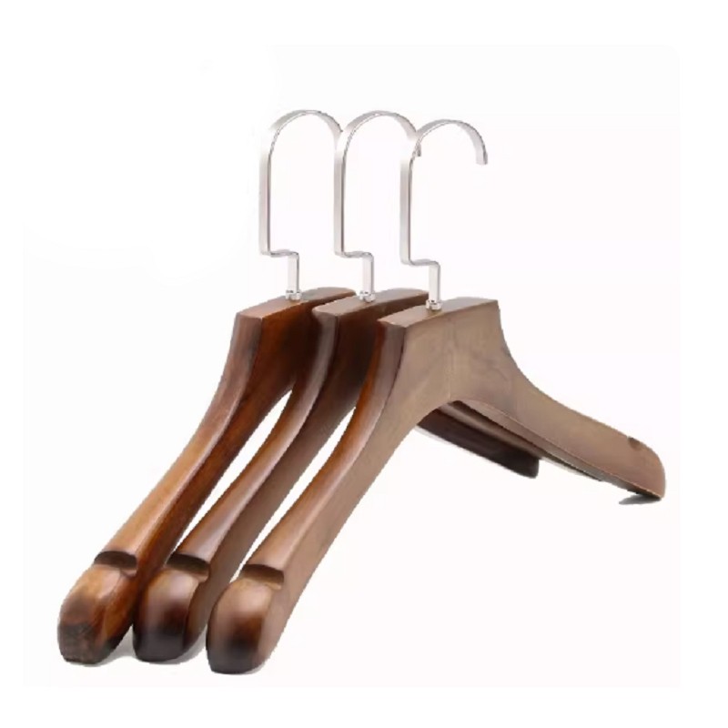 Kvalitní dřevěné věšáky